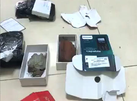 Nhà xe nhanh trí giúp công an tóm gọn kẻ bán iphone, giao cục gạch