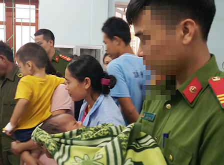 Giải cứu bé gái sơ sinh 20 ngày tuổi bị bán cho người khác 40 triệu đồng