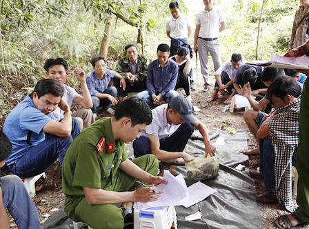 24 con bạc mang hơn 230 triệu đồng lên núi sát phạt