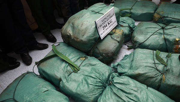 Bắt người Lào cùng gần 300 kg ma túy dạng đá