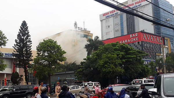 Cháy dữ dội tại tổ hợp khách sạn - karaoke - bar Avatar