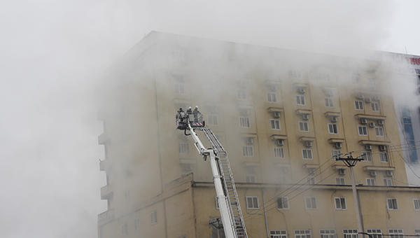 Cháy dữ dội tại tổ hợp khách sạn - karaoke - bar Avatar