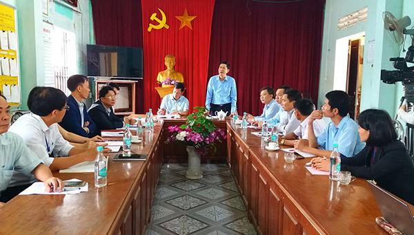 Tung tin bạn có thai, nữ sinh lớp 7 bị bắt quỳ, chịu đòn 'hội đồng'