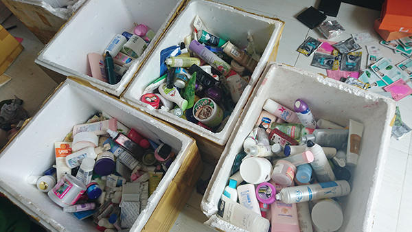 Phát hiện 'lò sản xuất' mỹ phẩm nổi tiếng dởm 