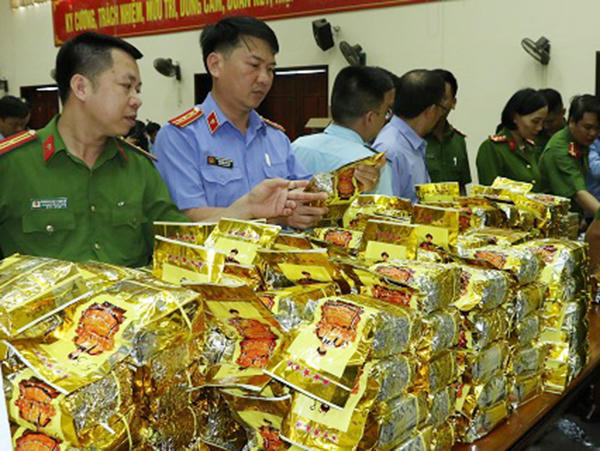 Khởi tố 1 đối tượng trong đường dây 640kg ma túy đá, 100 bánh heroin