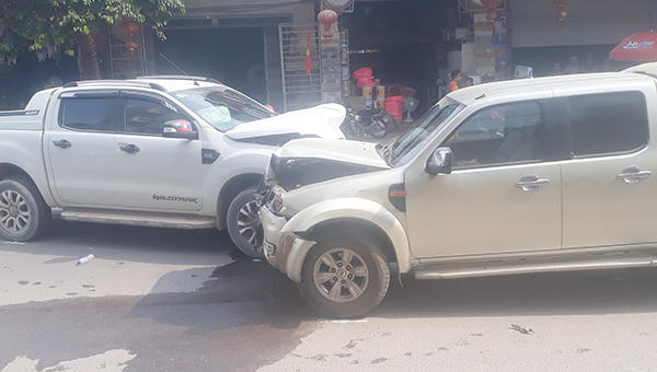 Tin mới nhất vụ 'đại gia' đâm vợ, đốt nhà, đấu đầu ô tô tình địch'