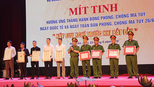 Phó Thủ tướng Vũ Đức Đam kêu gọi toàn dân phòng chống ma túy và tệ nạn