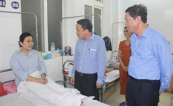 Đề nghị công an điều tra làm rõ, xử lý đối tượng hành hung nữ điều dưỡng