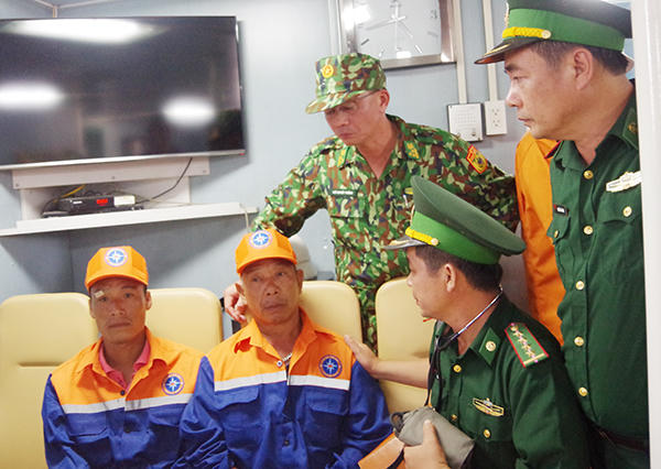 Xé lòng nỗi đau quê nghèo đón thi thể thuyền viên về đất liền