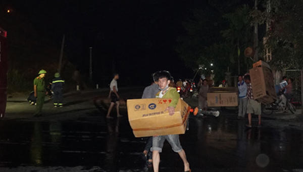 Lửa lại bùng phát, hàng trăm người trắng đêm cứu rừng ở Hương Sơn