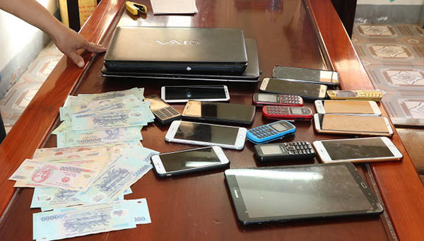 Bắt 7 phụ nữ trong đường đánh bạc bằng hình thức lô đề