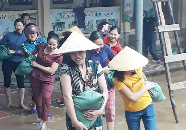 Hà Tĩnh:  Lốc xoáy khiến hơn 40 ngôi nhà bị tốc mái