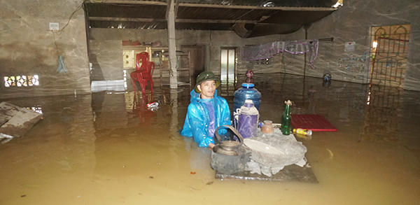 Ngập hàng ngàn ha hoa màu ở Nghệ An - Hà Tĩnh, các hồ thủy điện xả lũ