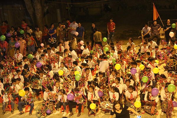 “Vầng trăng yêu thương” lần thứ 7 đến với trẻ em biên giới Tam Hợp