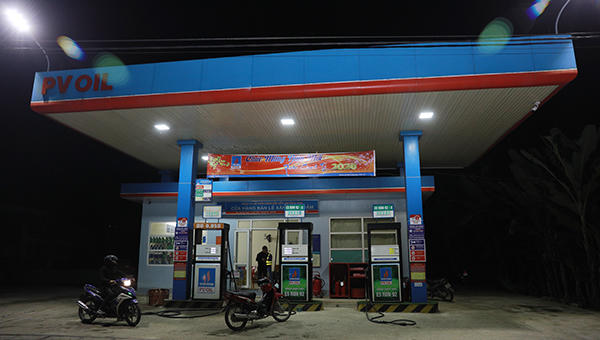 'Xuân này không về' vì mang dao ra cây xăng 'kiếm tiền tiêu Tết'