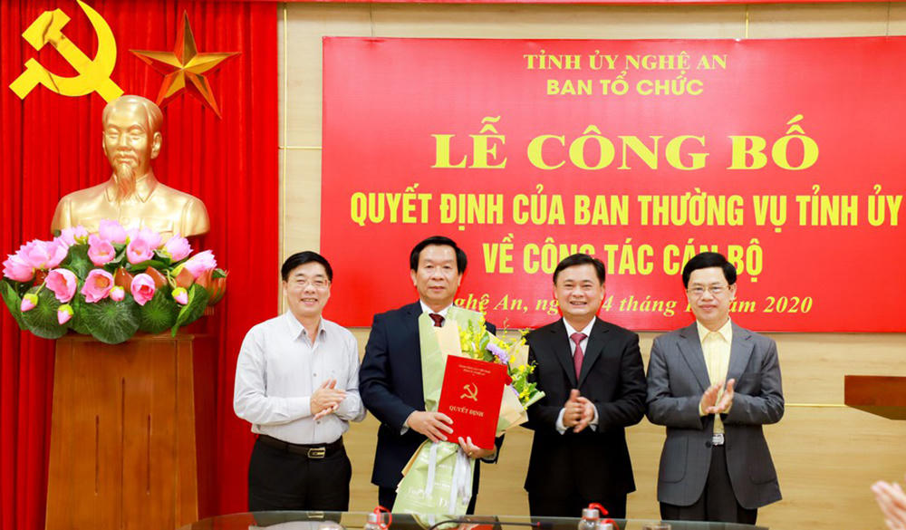 Công bố quyết định điều động Trưởng ban Nội chính Tỉnh ủy Nghệ An