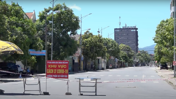 Thành phố Vinh ngày đầu tiên giãn cách xã hội theo Chỉ thị 15