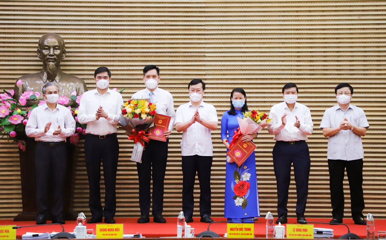 Trao quyết định bổ nhiệm Phó Giám đốc Sở Tư pháp Nghệ An 