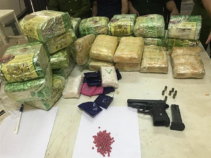 Bắt kẻ găm “hàng nóng” trong người vận chuyển số lượng lớn ma túy