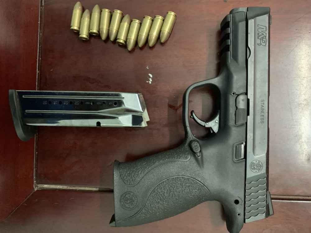 Tóm gọn 2 kẻ tàng trữ ma tuý có vũ khí nóng lúc nửa đêm 