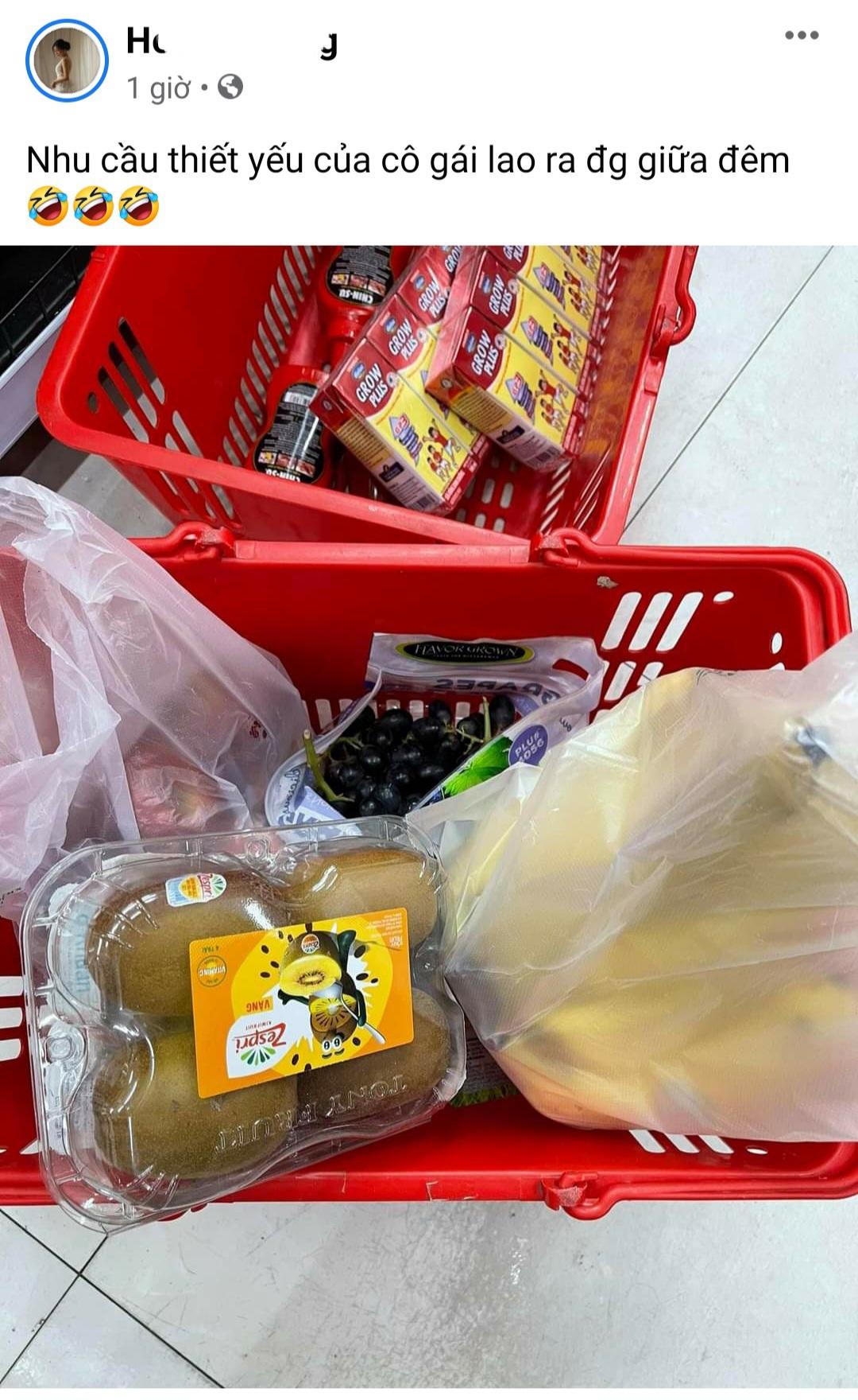 Người dân đổ xô tích trữ thực phẩm trước giờ TP Vinh thực hiện “ai ở đâu ở yên đó”