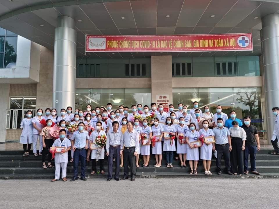 Vợ chiến sỹ Trường Sa gửi con nhỏ, "Nam tiến" cùng cả nước chống dịch