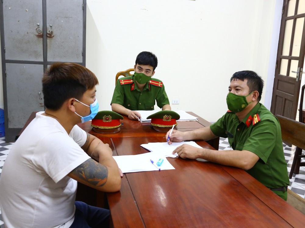 Khởi tố đối tượng vượt chốt phòng dịch rồi đuổi đánh công an