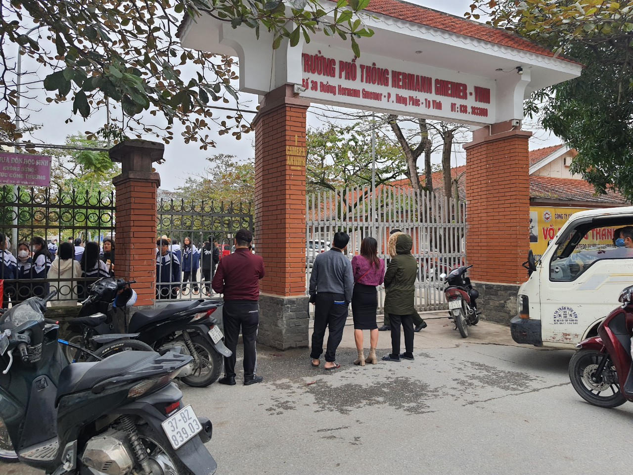 Vụ sập trần lớp học: Một học sinh bị chấn thương cột sống, tổn thương vùng đầu