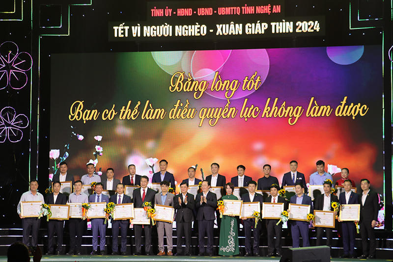 Hơn 140 tỷ đồng hỗ trợ người nghèo Nghệ An trong chương trình 'Tết vì người nghèo - Xuân Giáp Thìn 2024" 