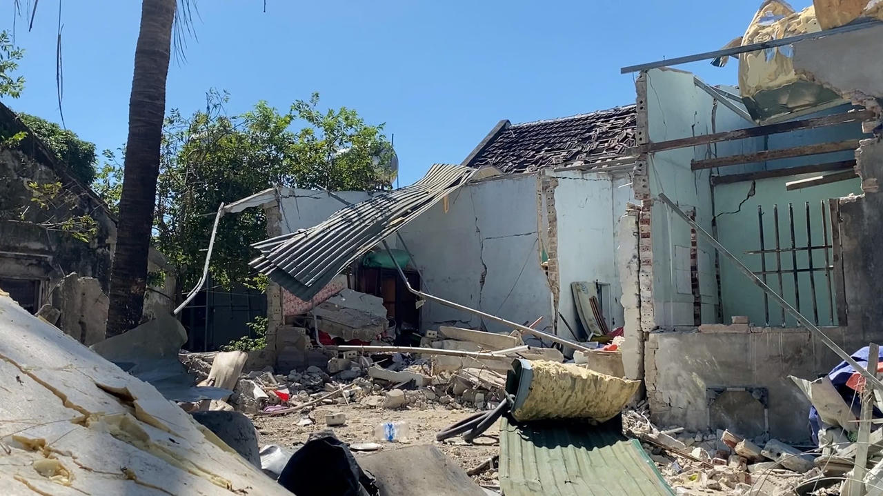 Phong toả 6 căn nhà quanh vụ nổ khiến 4 người thương vong