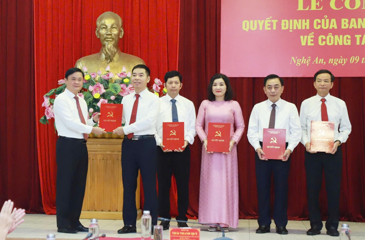 Phó giám đốc sở Tư pháp được bầu làm Chủ tịch UBND thị xã Thái Hoà