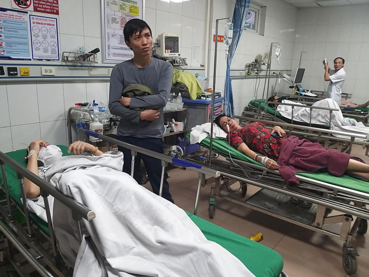 Tạm đình chỉ hoạt động công ty cung cấp suất ăn trong vụ 84 công nhân nhập viện nghi ngộ độc sau bữa trưa