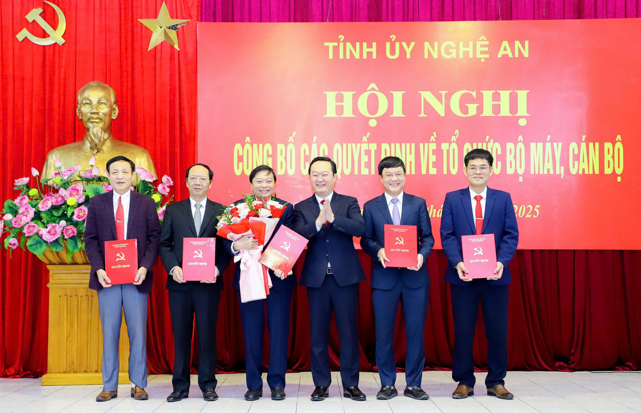 Nghệ An công bố các quyết định tổ chức bộ máy và công tác cán bộ quan trọng