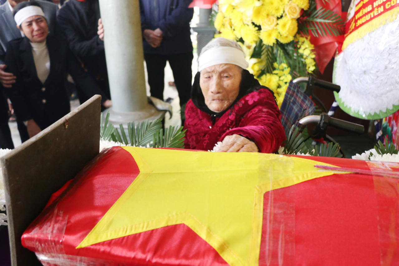 Một cuộc trở về sau hơn 50 năm: Khi lòng mẹ chưa bao giờ thôi nhớ con