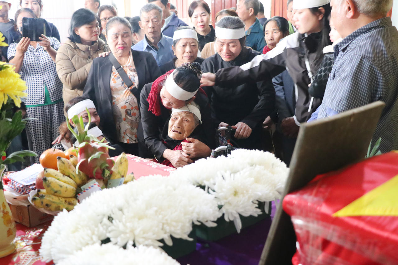 Một cuộc trở về sau hơn 50 năm: Khi lòng mẹ chưa bao giờ thôi nhớ con