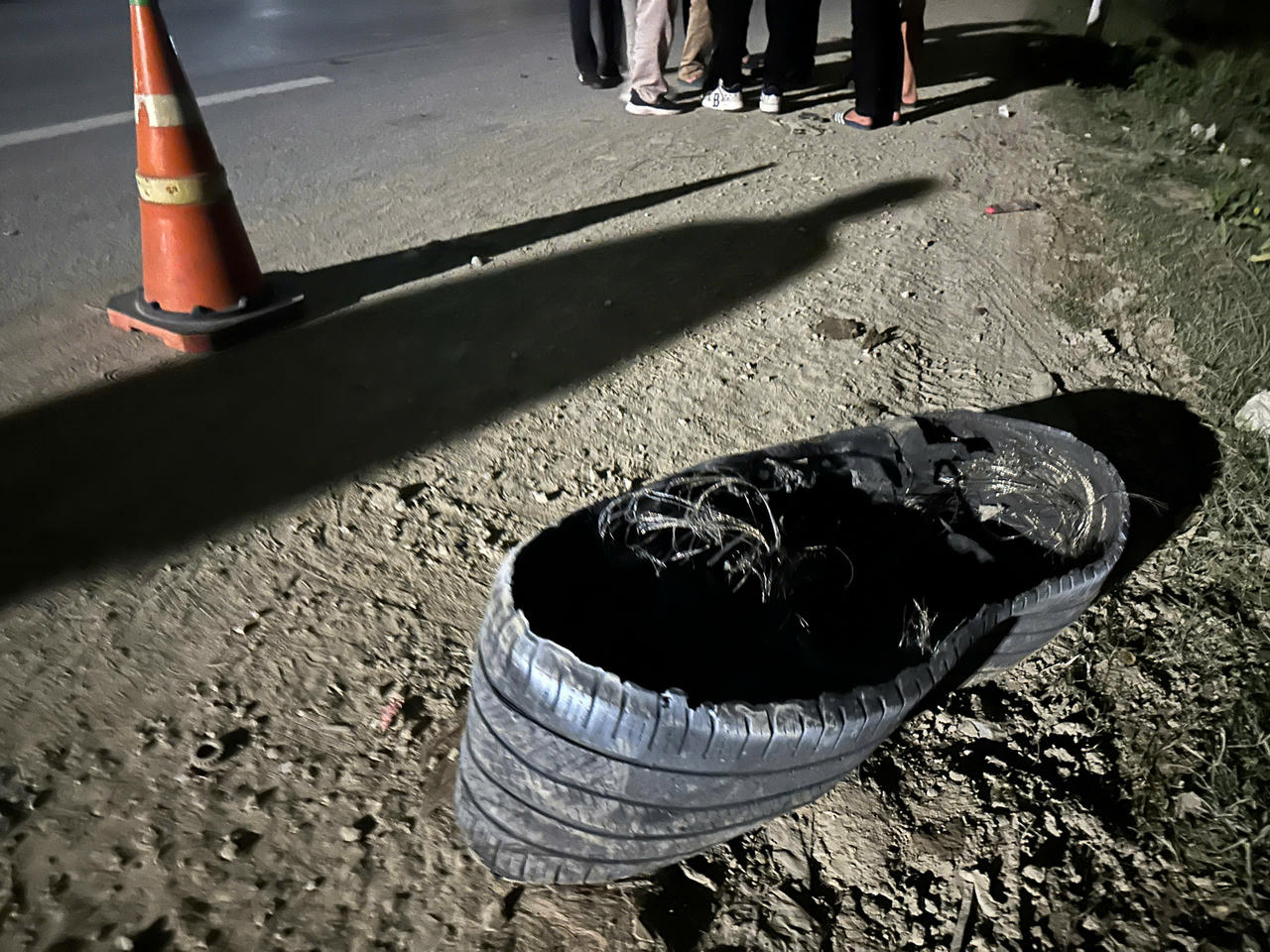 Danh tính tài xế ô tô gây tai nạn khiến 1 người chết rồi chạy trốn đến trơ vành bánh xe