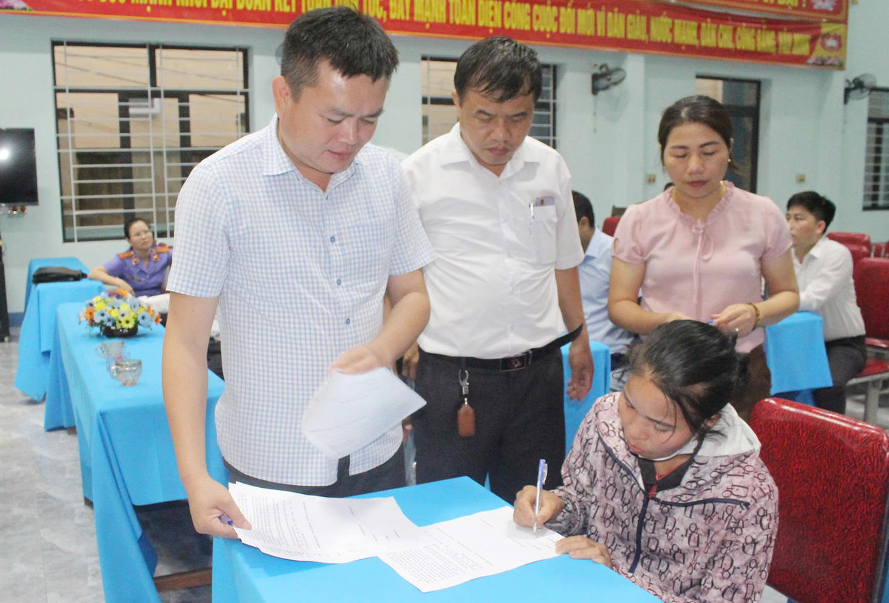 Trưởng phòng Tư pháp Vy Hoàng Hà và hành trình “chắp bút” cho “Tổ công tác 827” mang pháp luật đến từng lối mòn bản làng