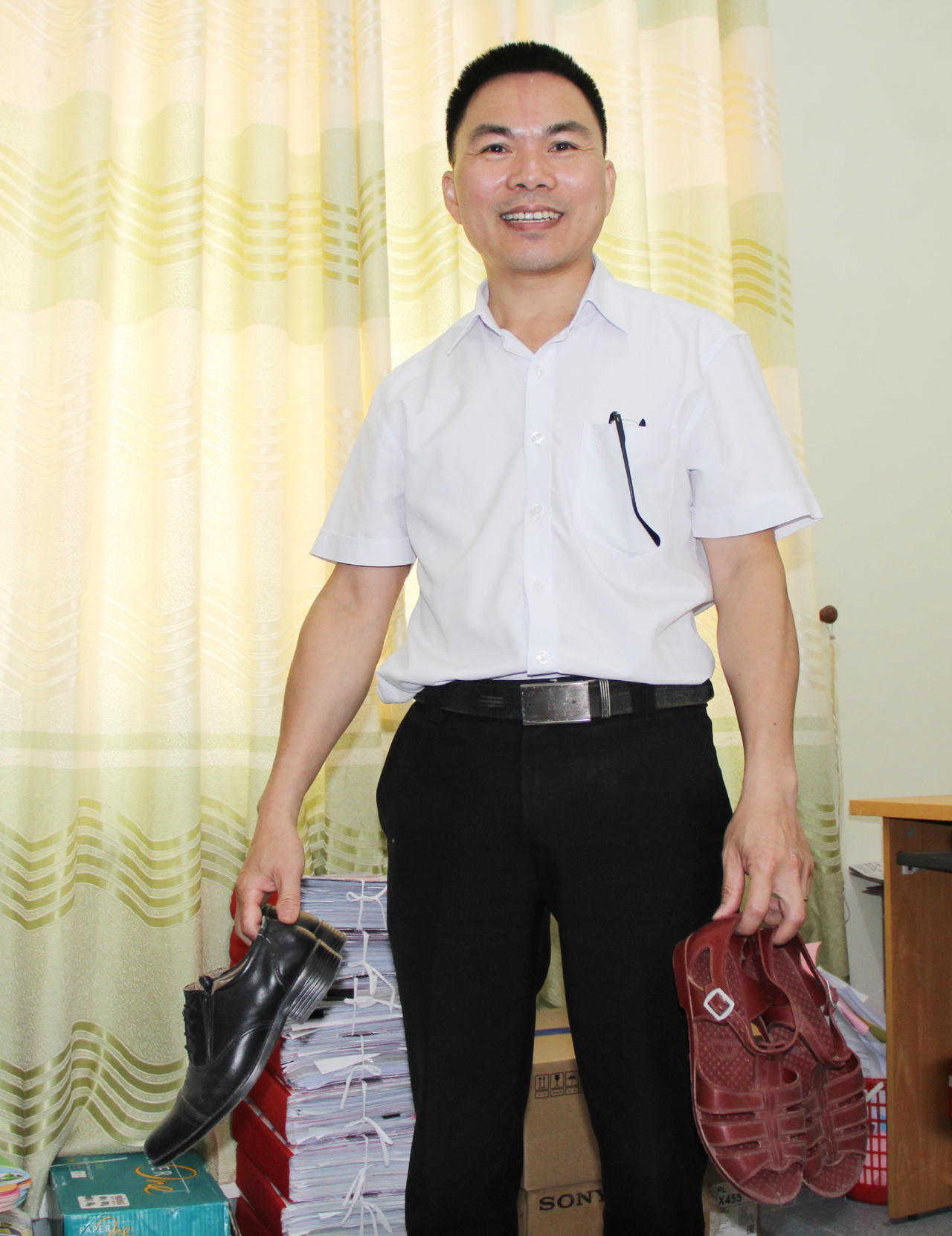 Trưởng phòng Tư pháp Vy Hoàng Hà và hành trình “chắp bút” cho “Tổ công tác 827” mang pháp luật đến từng lối mòn bản làng