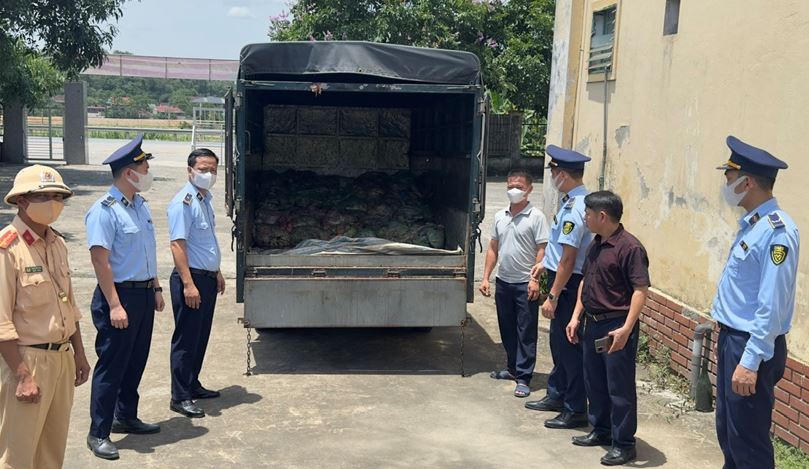 Liên tiếp phát hiện các vụ kinh doanh có dấu hiệu giả mạo tem nhãn, không rõ nguồn gốc xuất xứ