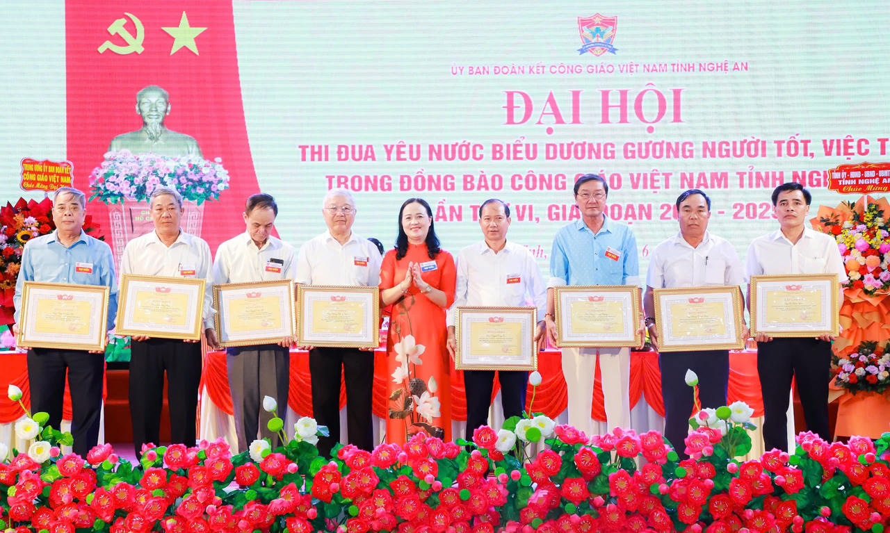 Hơn 200 đại biểu dự Đại hội Thi đua yêu nước trong đồng bào Công giáo Nghệ An lần thứ VI