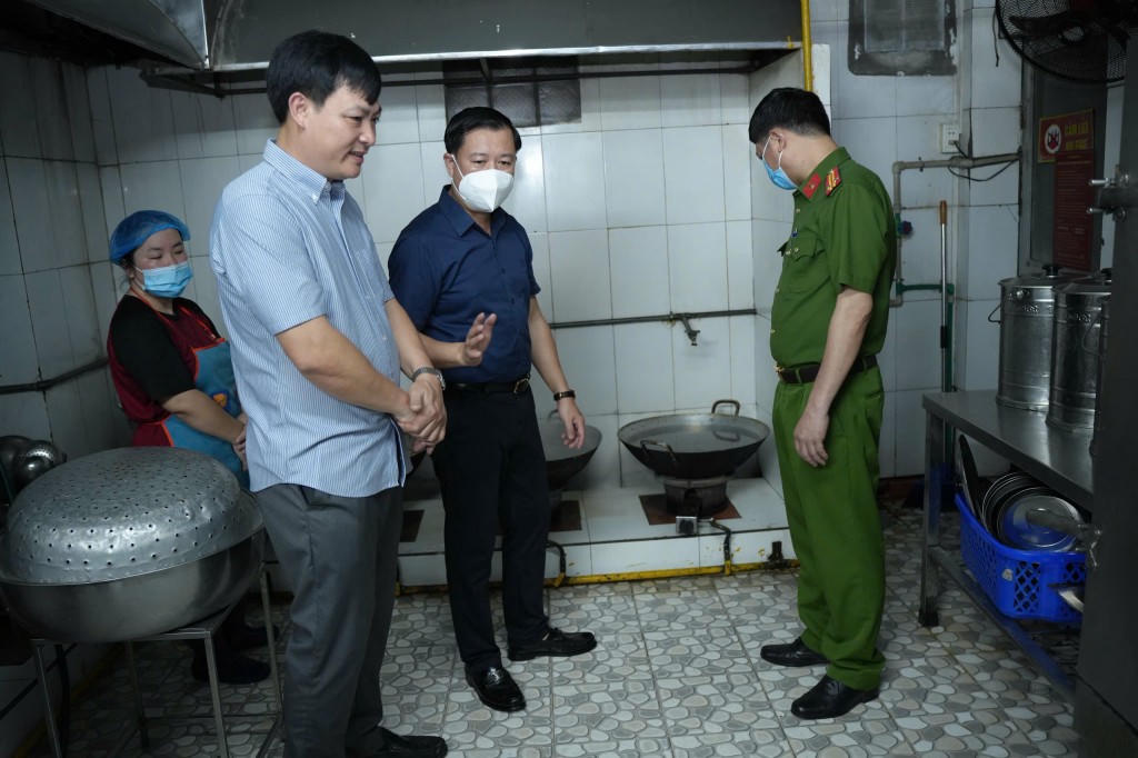 Hà Nội tăng cường giám sát an toàn thực phẩm trường học sau phát hiện vi phạm 