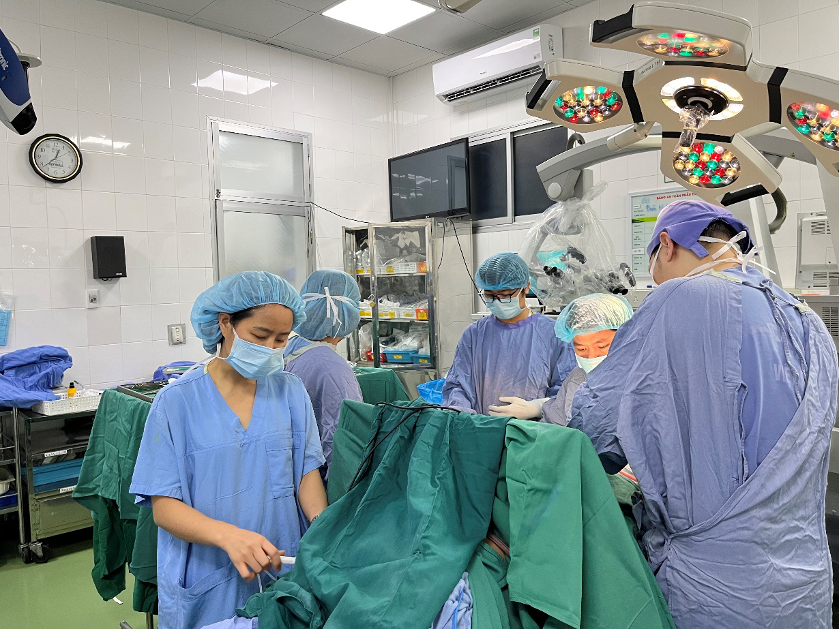 Bé gái 14 tuổi phát hiện u não hiếm vì hội chứng Von Hippel-Lindau di truyền