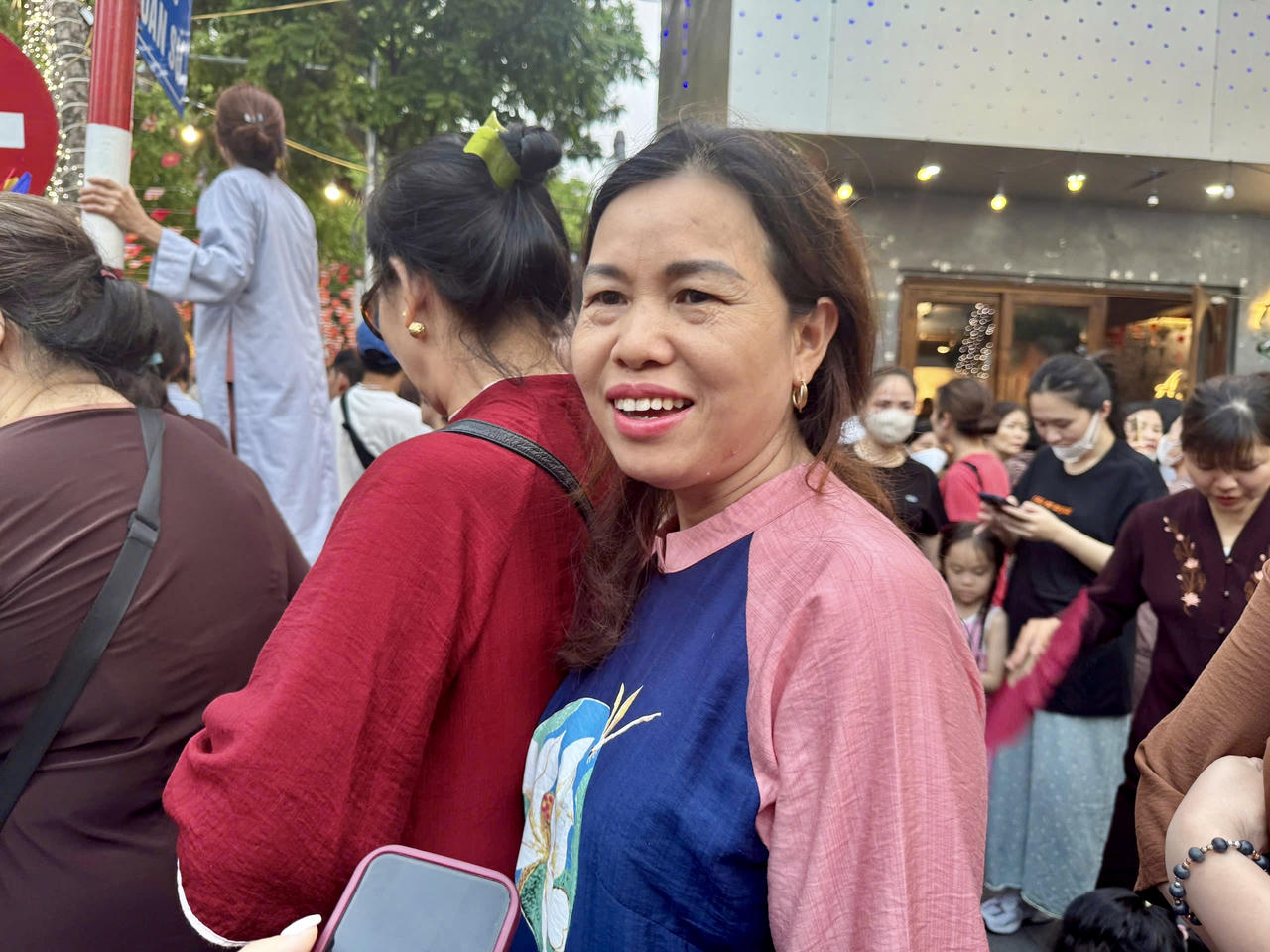 Hà Nội: Hàng nghìn phật tử thành kính nghênh đón xá lợi Đức Phật tại chùa Quán Sứ