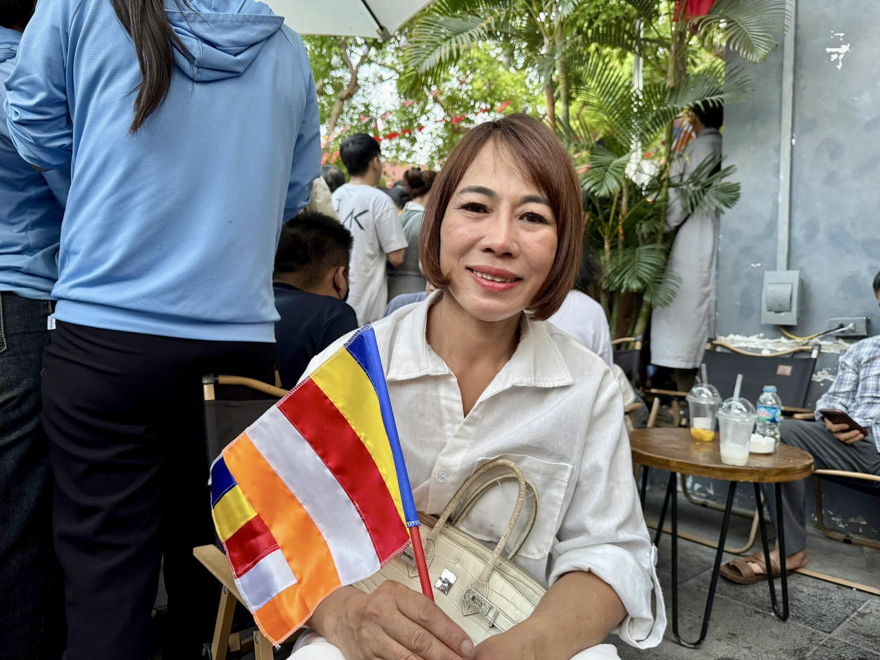 Hà Nội: Hàng nghìn phật tử thành kính nghênh đón xá lợi Đức Phật tại chùa Quán Sứ