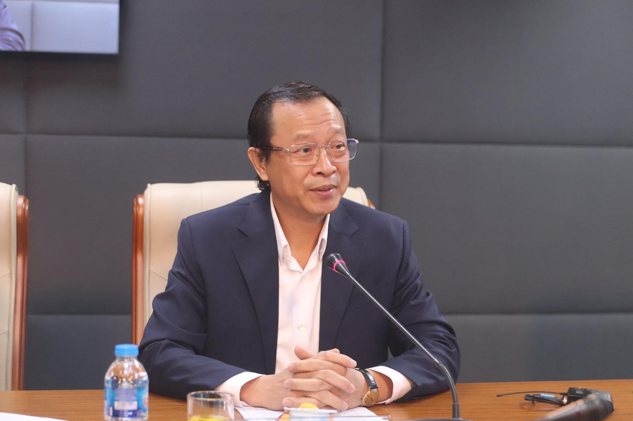 Kiểm soát và định giá sách giáo khoa để học sinh nghèo cũng có thể sử dụng