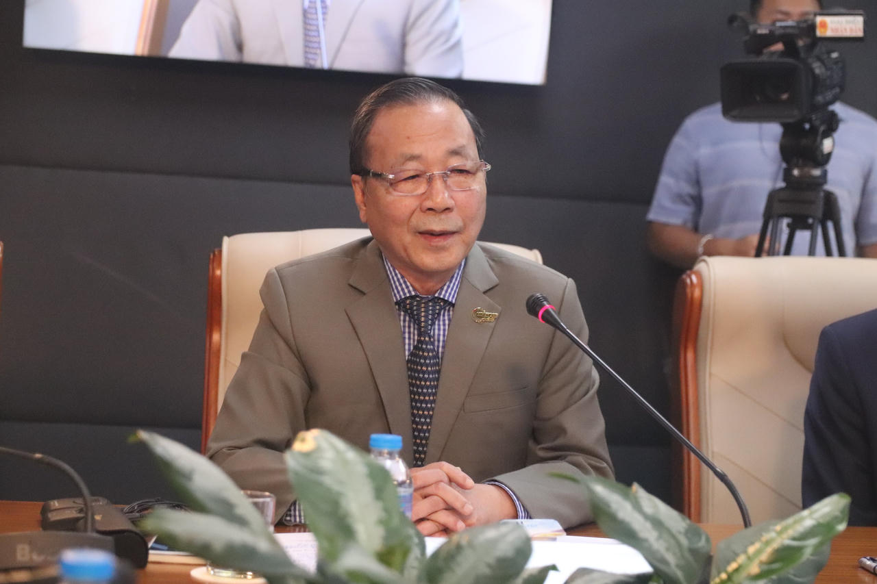 Kiểm soát và định giá sách giáo khoa để học sinh nghèo cũng có thể sử dụng