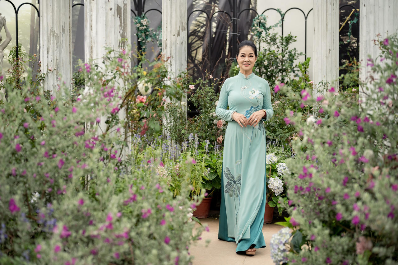 Nghệ sĩ Ưu tú Minh Phương: Gia đình, nghệ thuật và tình yêu với áo dài