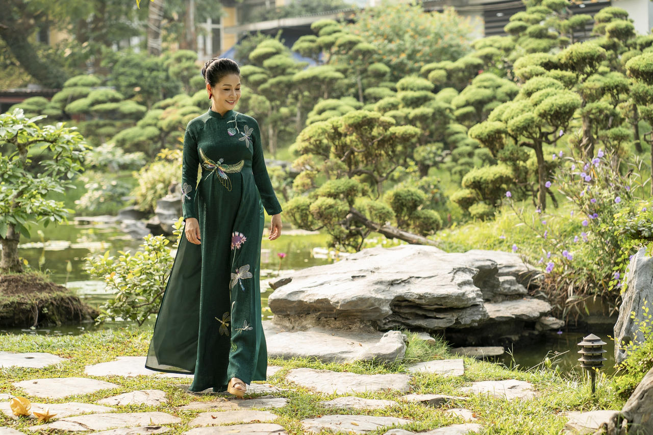 Nghệ sĩ Ưu tú Minh Phương: Gia đình, nghệ thuật và tình yêu với áo dài