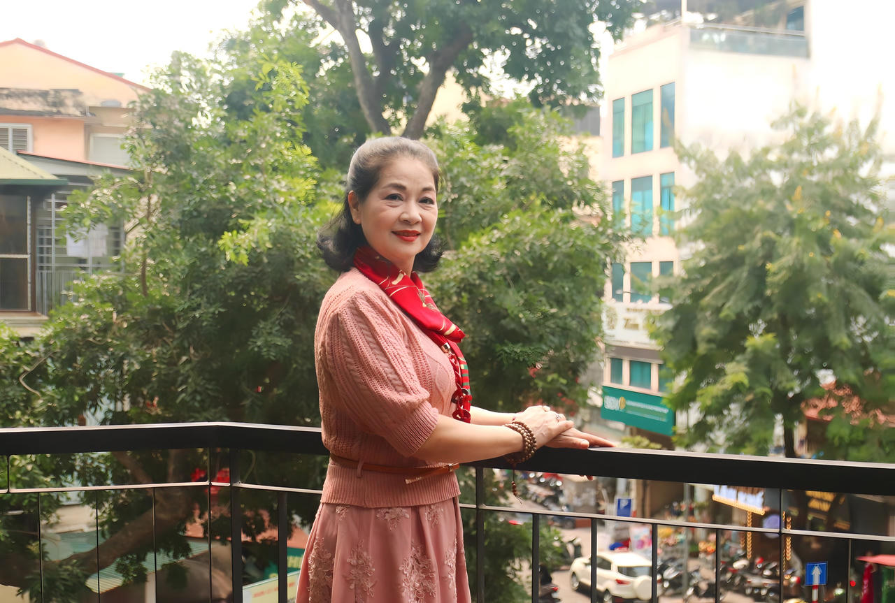 Nghệ sĩ Ưu tú Minh Phương: Gia đình, nghệ thuật và tình yêu với áo dài