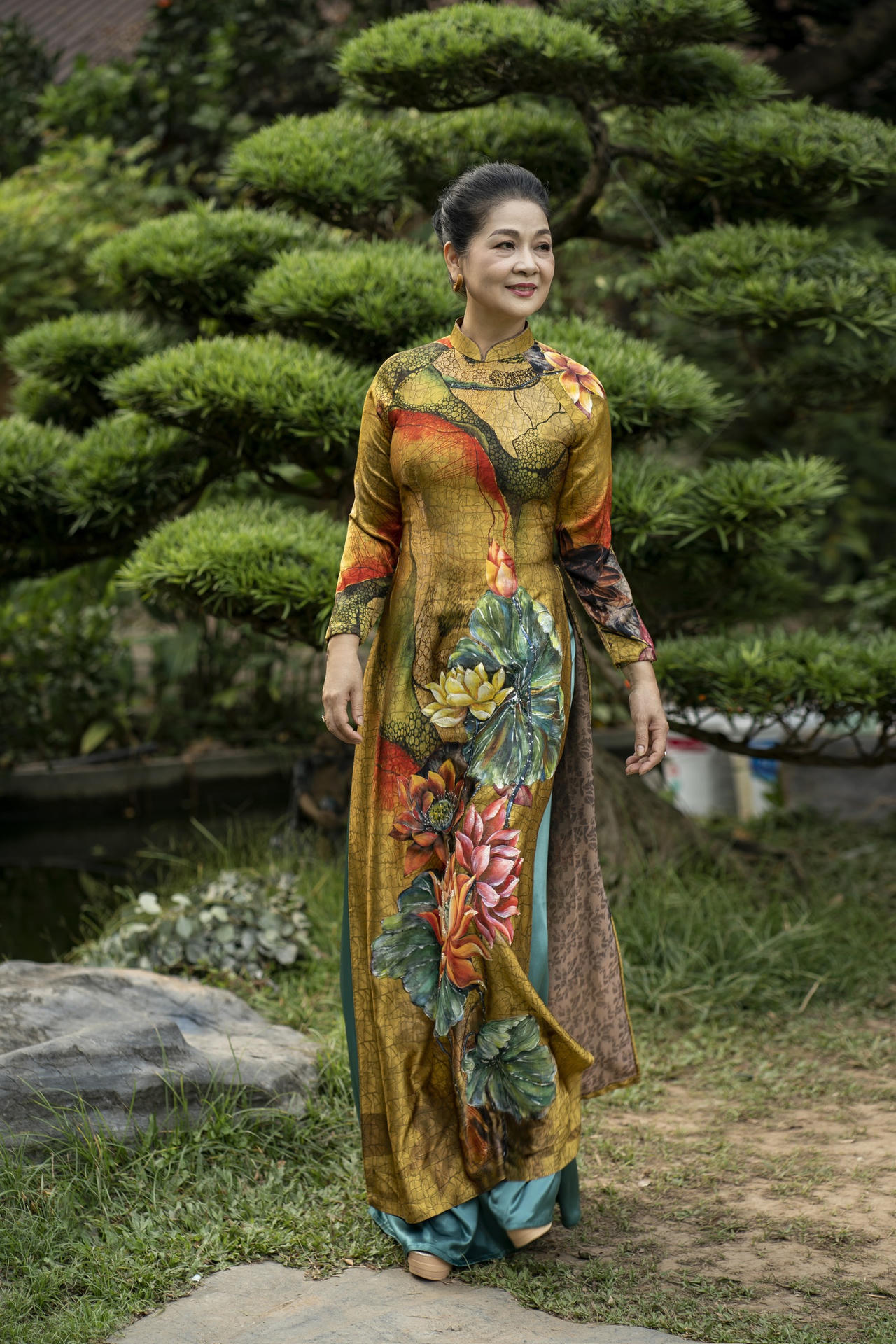 Nghệ sĩ Ưu tú Minh Phương: Gia đình, nghệ thuật và tình yêu với áo dài